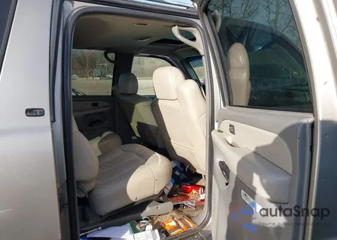 2000 Chevrolet Suburban 1500 Lt from USA, damaged, VIN 3GNEC16T4YG190727